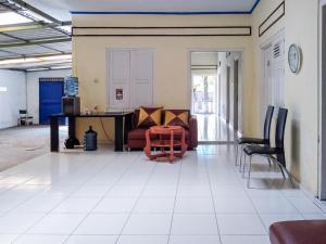 RedDoorz Syariah at Griya Soeratin Pacitan