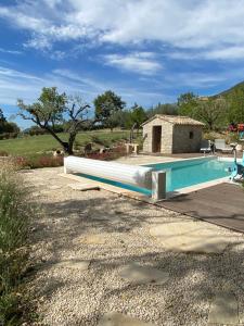 LA BAPTISTINE FACE AU VENTOUX la Clue