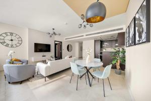 Silkhaus Vacation Homes Luxurious 1BR at Sky Gardens in DIFC