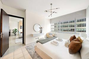Silkhaus Vacation Homes Luxurious 1BR at Sky Gardens in DIFC