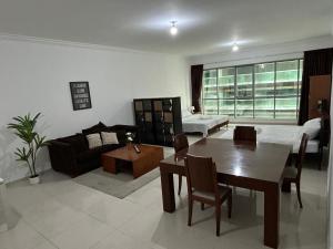 Spacious Luxury Stay by Corniche Beach