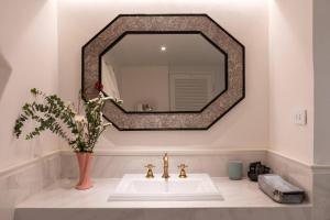 Chic 1BR |5 min BTS, 2 min to spa|500Mbps&bath-tub