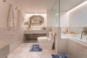 Chic 1BR |5 min BTS, 2 min to spa|500Mbps&bath-tub