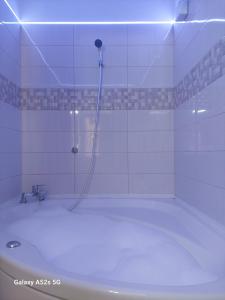 Love Holiday Suite 2