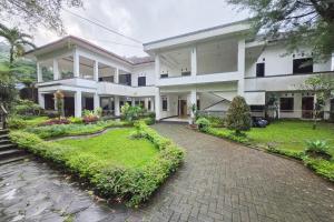 RedDoorz at Alam Hegar Cisarua Puncak