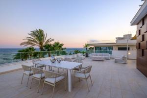 On-the-Sand Beachfront Villa - Pool & Rooftop Jacuzzi