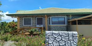 Michaels Homestay - Farm Villa near Patar Beach & Bolinao Falls