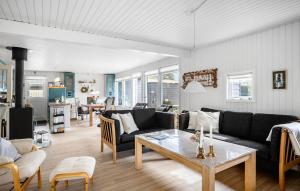 3 Bedroom Lovely Home In Otterup