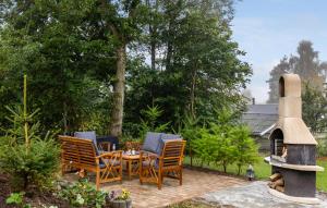 Nice Home In Fårvang With Outdoor Swimming Pool