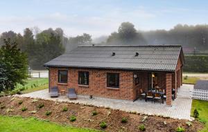 Nice Home In Fårvang With Outdoor Swimming Pool