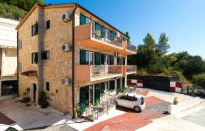 Beautiful Apartment In Omis With House Sea View