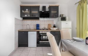 Nice Apartment In Rab With House Sea View