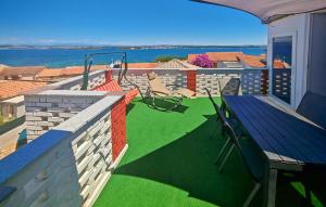 Awesome Apartment In Tkon With House Sea View