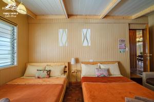 Family World Cabin House - Baguio City