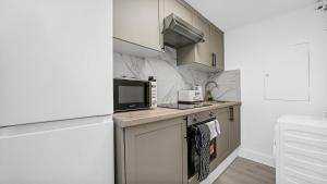 Peaceful Basement Hideaway - 1BR Retreat