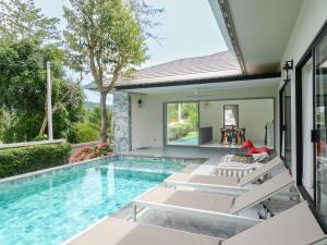 Tropical 4BR Jungle View Villa Near Lamai Beach