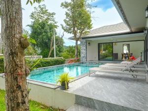 Tropical 4BR Jungle View Villa Near Lamai Beach