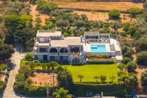 Azatis Luxury Villa