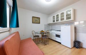 4 Bedroom Gorgeous Home In Gornja Brela