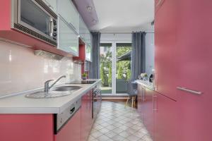 Grey and Pink Two Bedroom Apartment in Cracow with Parking, Desk, Terrace and Bathtub by Noclegi Renters