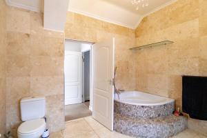 Family Home in Popular Avenue Le Sueur Fresnaye