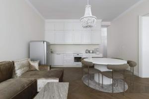 Przestronny apartament z kominkiem by Elite Apartments