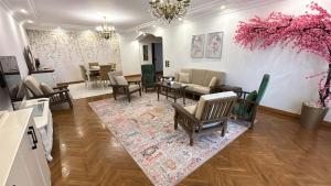 Vintage Charm & Spacious Comfort in Zayed 2000 - only families & single travelers