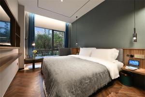 Color and Light Hotel Beijing International Trade Shop