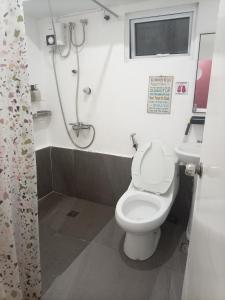 L1 Twin Bed Staycation in Bonifacio Global City