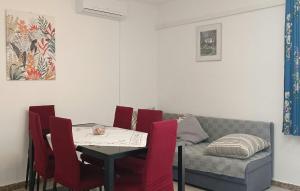 1 Bedroom Amazing Apartment In Maslenica 