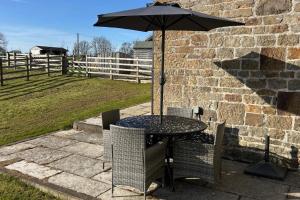 Farmhouse - Sleeps 6 - Near Alton Towers Peak Dist