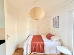 M090 Marquer Joli Studio avec balcon