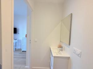 M090 Marquer Joli Studio avec balcon