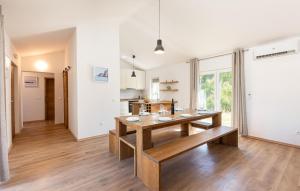 Pet Friendly Home In Grubine 