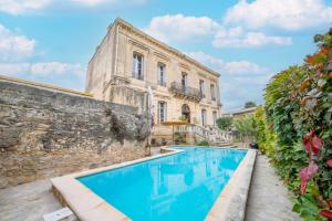 The Belvedere Manor - Swimming PoolTable FootballBilliards