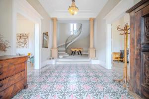 The Belvedere Manor - Swimming PoolTable FootballBilliards