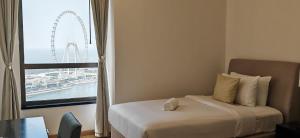 Deluxe Spacious 2BR on JBR Beach, Full Dubai Eye and Panoramic Sea Views - By Sunkised Holiday Homes