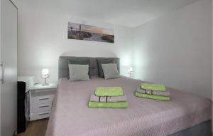 1 Bedroom Cozy Apartment In Karlobag