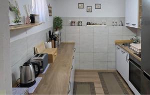 1 Bedroom Cozy Apartment In Karlobag