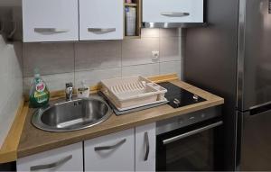 1 Bedroom Cozy Apartment In Karlobag