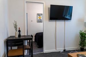 One Bedroom Flat by Brookland Stays Serviced Accommodation Short Lets Blackpool with Free WiFi