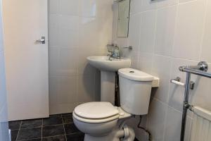 One Bedroom Flat by Brookland Stays Serviced Accommodation Short Lets Blackpool with Free WiFi