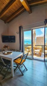 REST AND VIEW APARTMENT