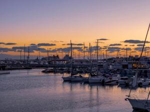 Sanders Limassol Park - Great 2 Bdr apt with balcony