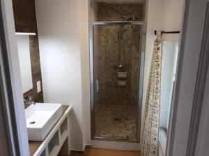 Villa Les Chênes avec piscine dans un domaine viticole 5 suites 11 pers