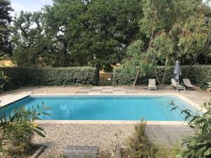 Villa Les Chênes avec piscine dans un domaine viticole 5 suites 11 pers