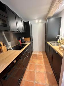 Villa Les Chênes avec piscine dans un domaine viticole 5 suites 11 pers