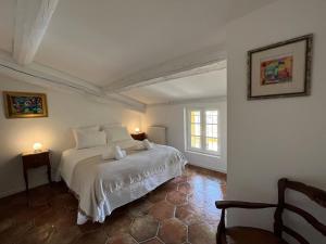 Villa Les Chênes avec piscine dans un domaine viticole 5 suites 11 pers