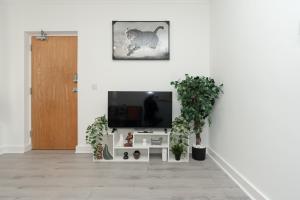 Stay Easy Two Bedroom Apartment With Free Parking