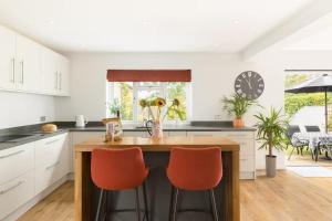 Pass the Keys Blossom Tree Cottage Garden Parking